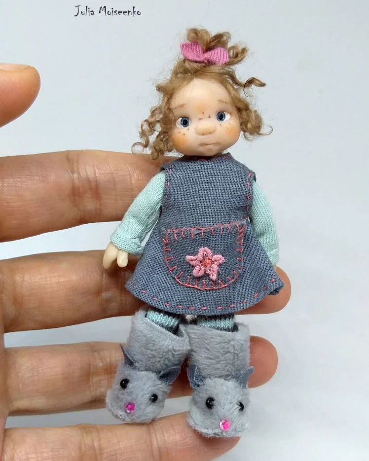 Кукла Девочка в костюме Мышки