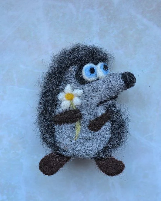Валяная брошь Ежик