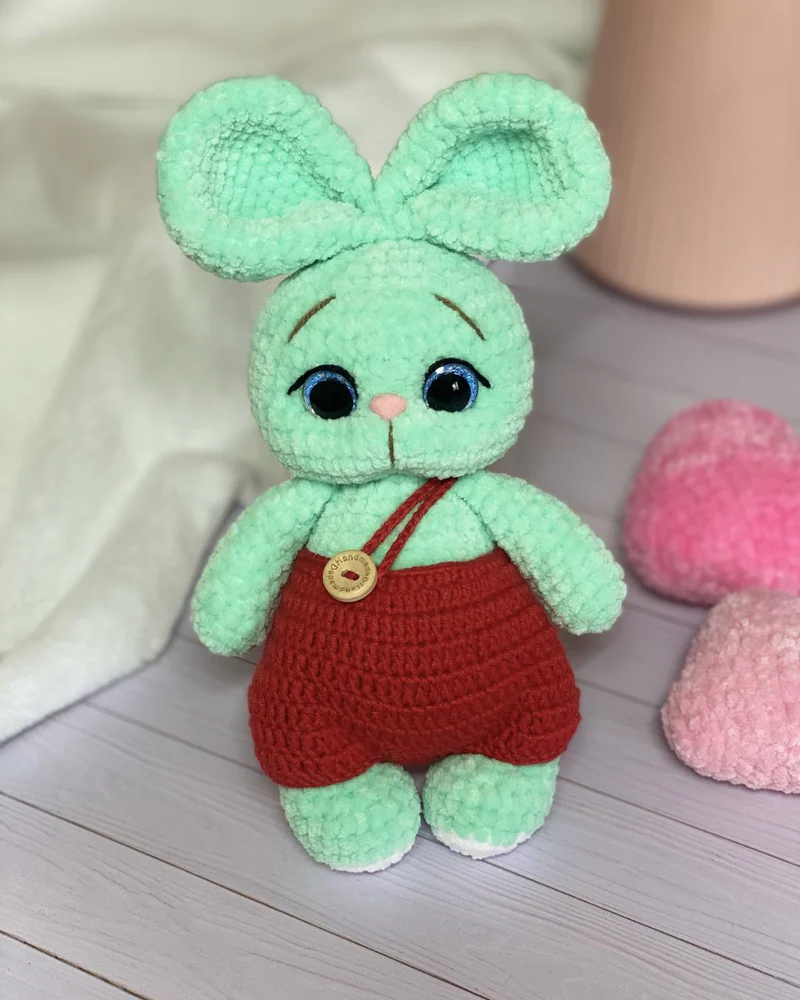 Вязаная зайка амигуруми