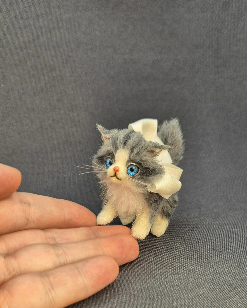 Вязаный котик и мышонок-мушкетёр