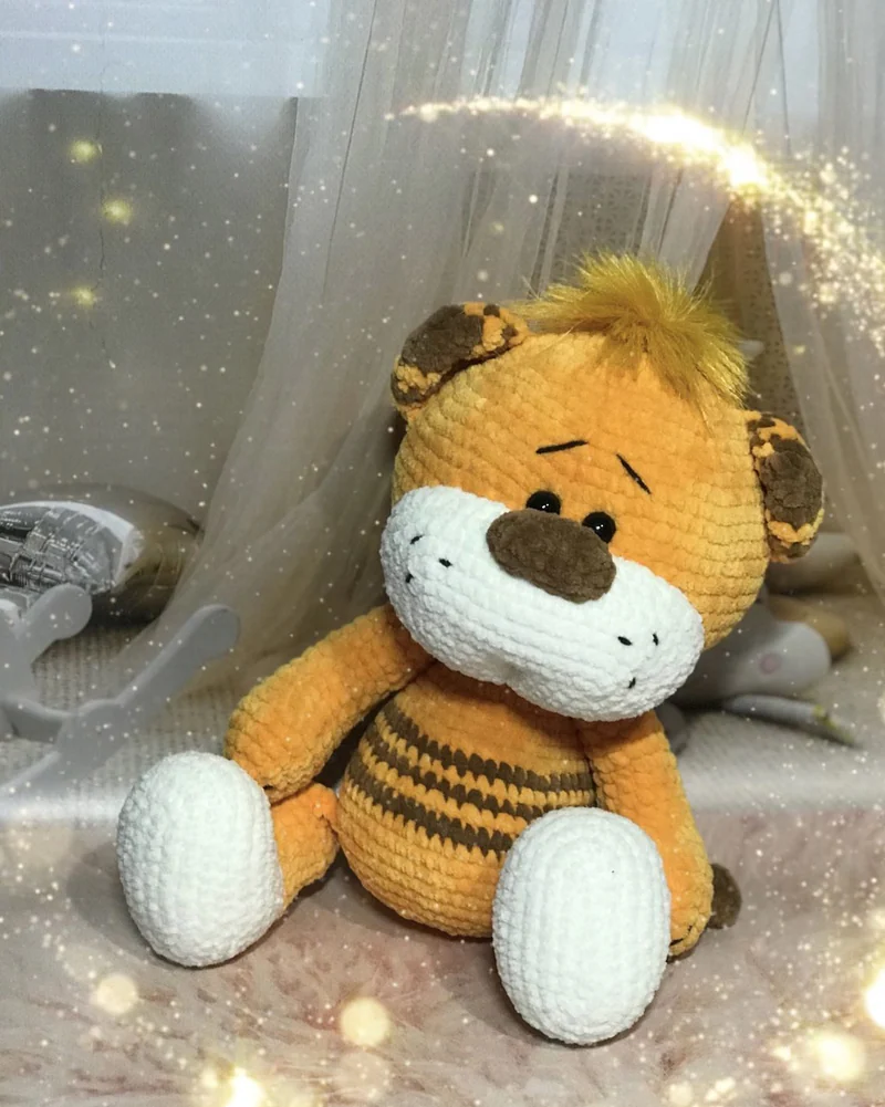 Вязаный оранжевый тигрёнок