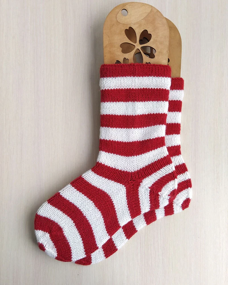 Новогодний подарочный набор вязаных носков RussianSocks ручной работы в коробке — Набор Щелкунчик