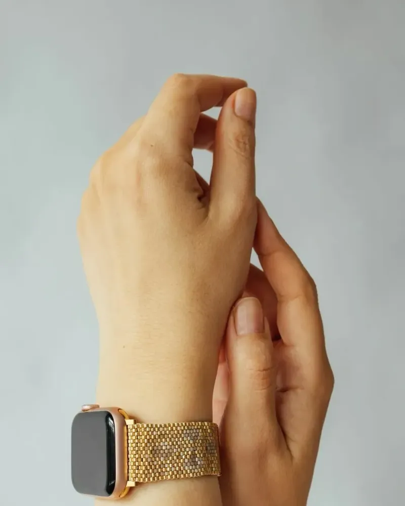 Ремешок из бисера для Apple Watch 38–40 мм — Золотистые соты