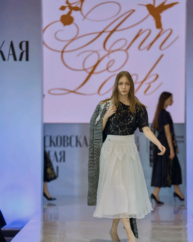 Пальто Королева, виват, ручная вышивка, шерсть Италия