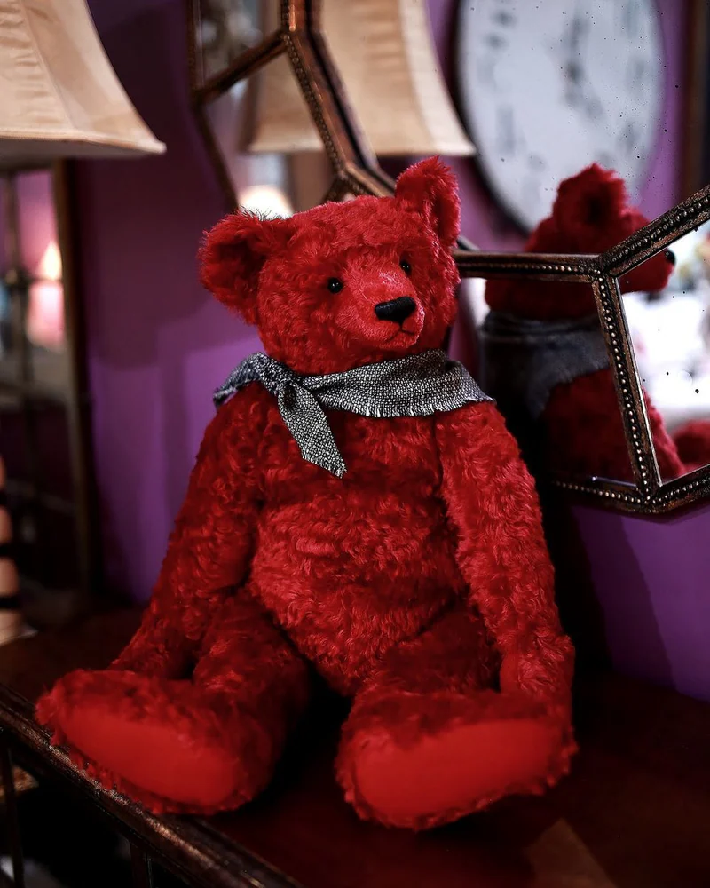 Red bear Паскаль — красный
