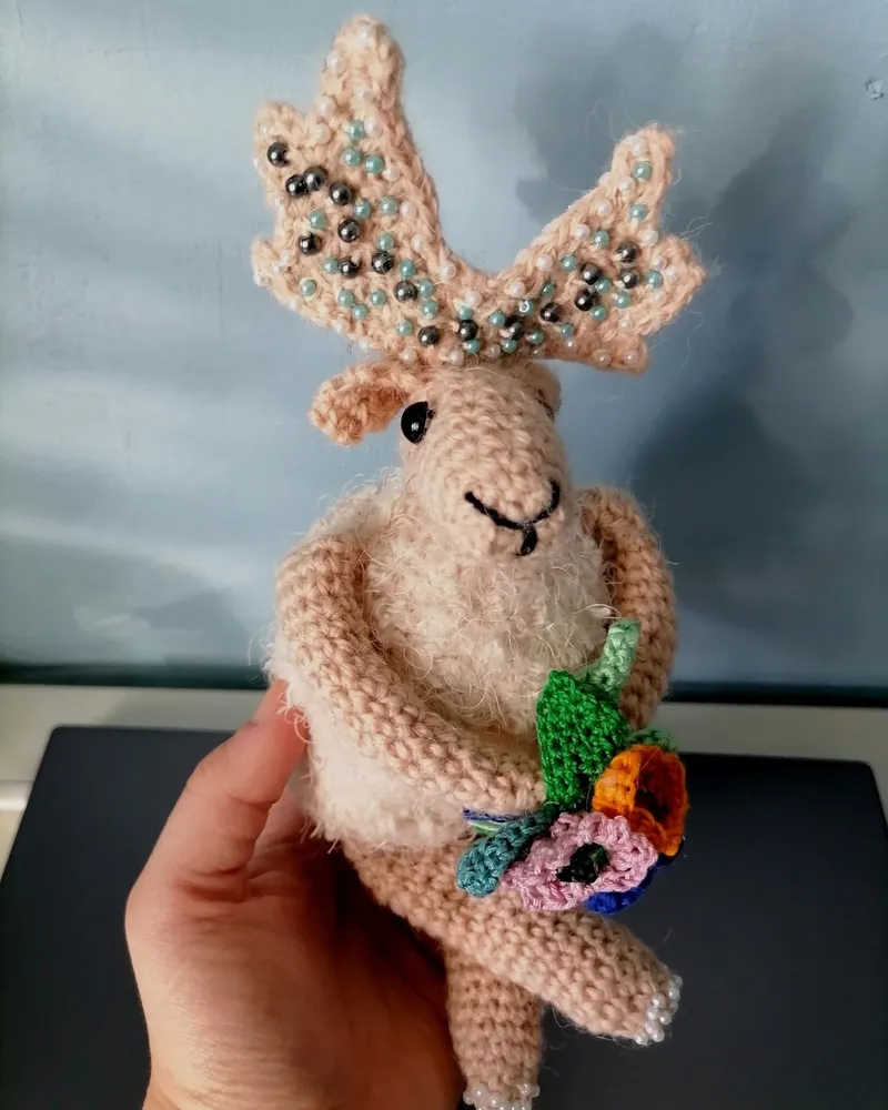 Вязаная игрушка Лось