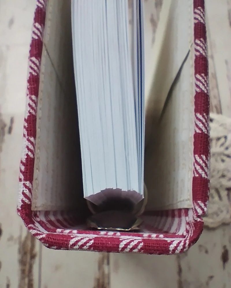 Кулинарная книга на кольцах 13×16 см — Красная в мелкую клетку, вишня