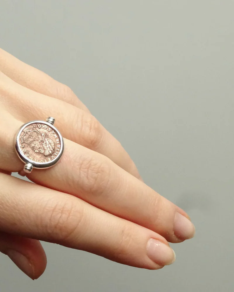 Серебряное кольцо с монетой