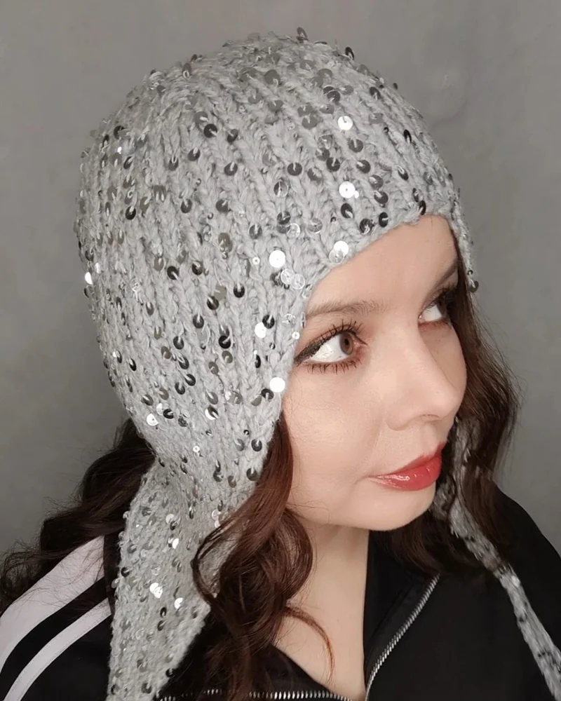 Шапка чепчик шлем, шапка серая с пайетками