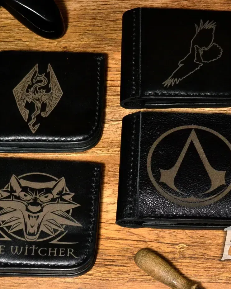 Кошелёк из натуральной кожи — Чёрный, гравировка Assassin’s Creed
