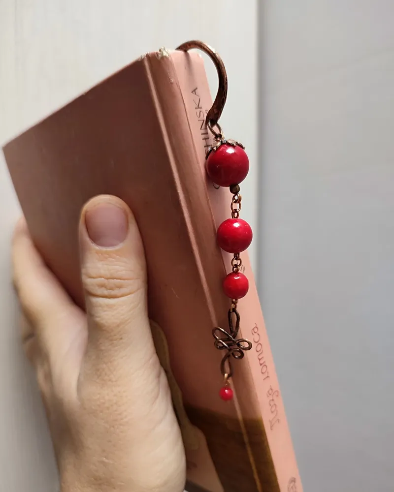 Книжные закладки из металла и стеклянных бусин — разные цвета