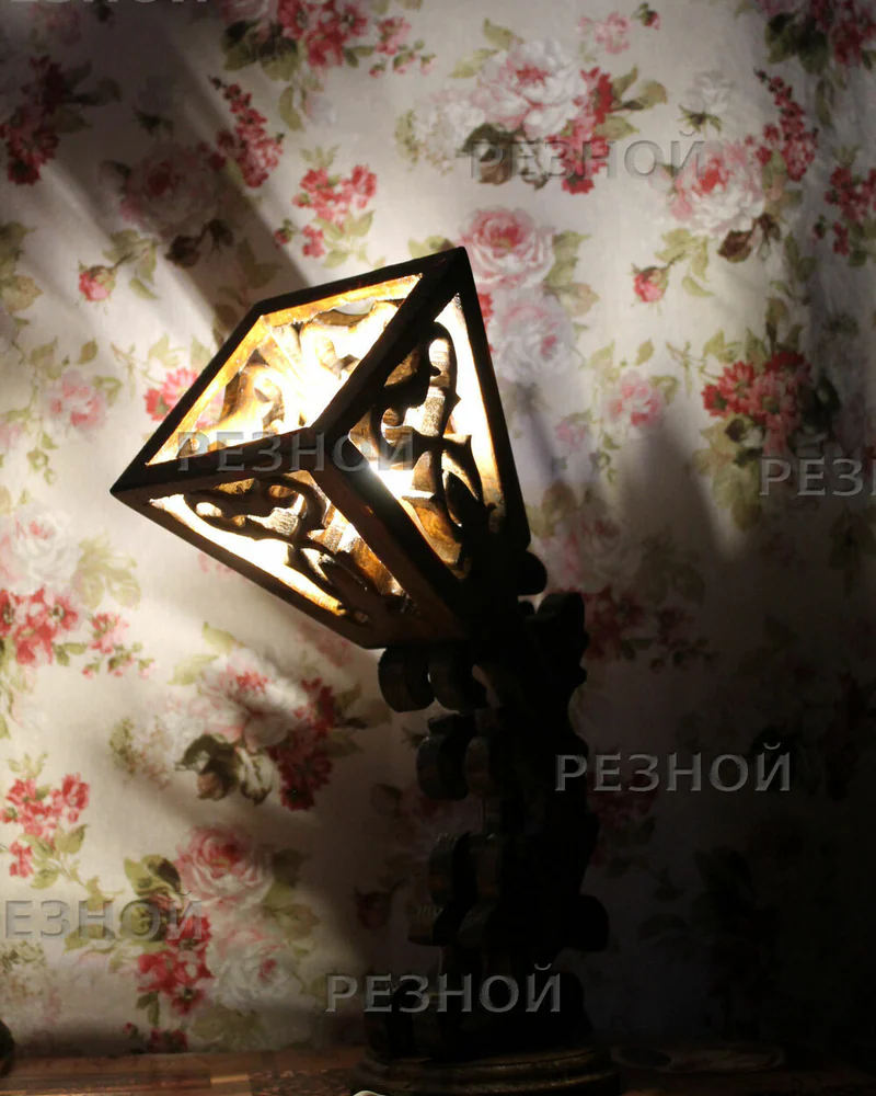 Деревянный светильник Резной