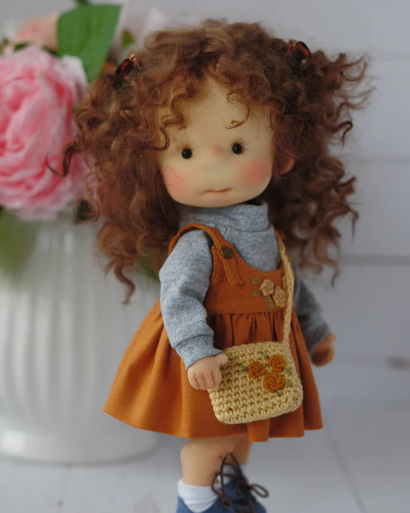 Кукла ручной работы с игрушкой