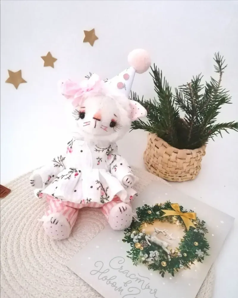 Белая кошечка, 18 см