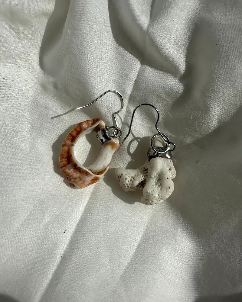 Серьги русалки из ракушки и коралла с берега Шри Ланки — Ракушка и коралл
