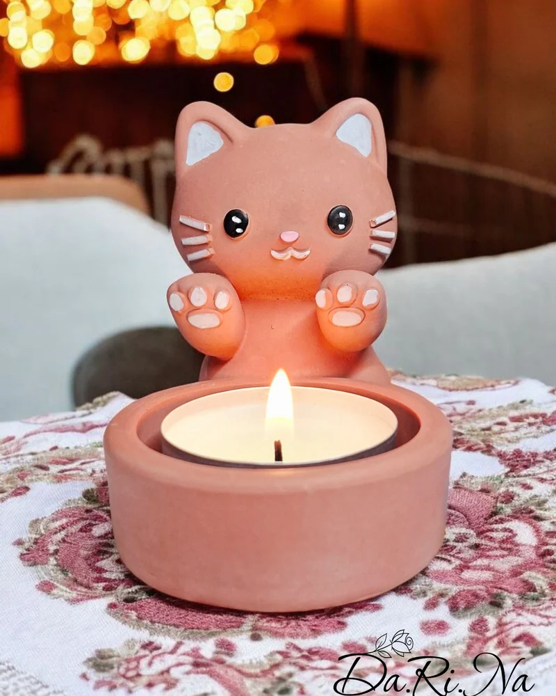 Подсвечник для чайной свечи "Котенок греет лапки"
