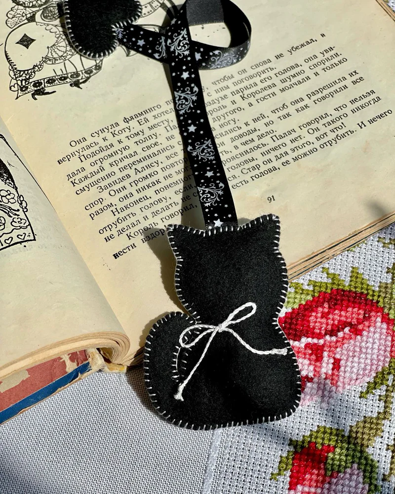 Закладка для книг и блокнотов Чёрный кот и зайка, в ассортименте