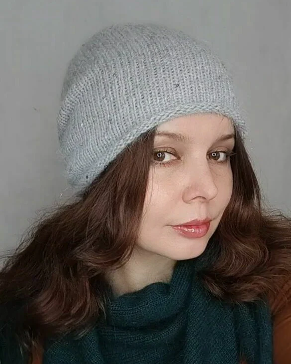 Шапка бини из ангоры с пайетками вязаная женская шапка осень