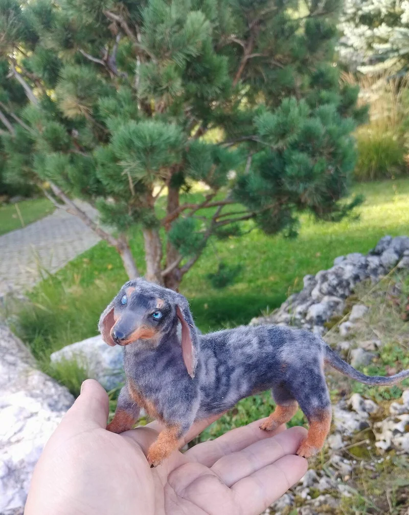 Собака такса мраморная, коллекционная игрушка 1:4 — Собака такса мраморная