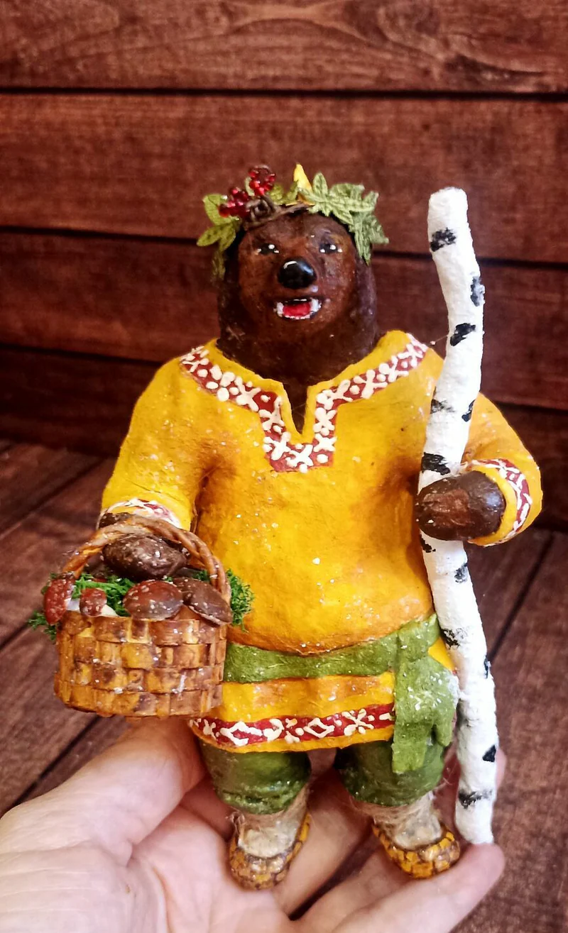 Медведь с лукошком