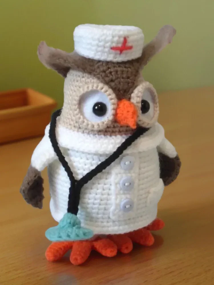 Сова доктор,интерьерная игрушка вязаная ручной работы,14+