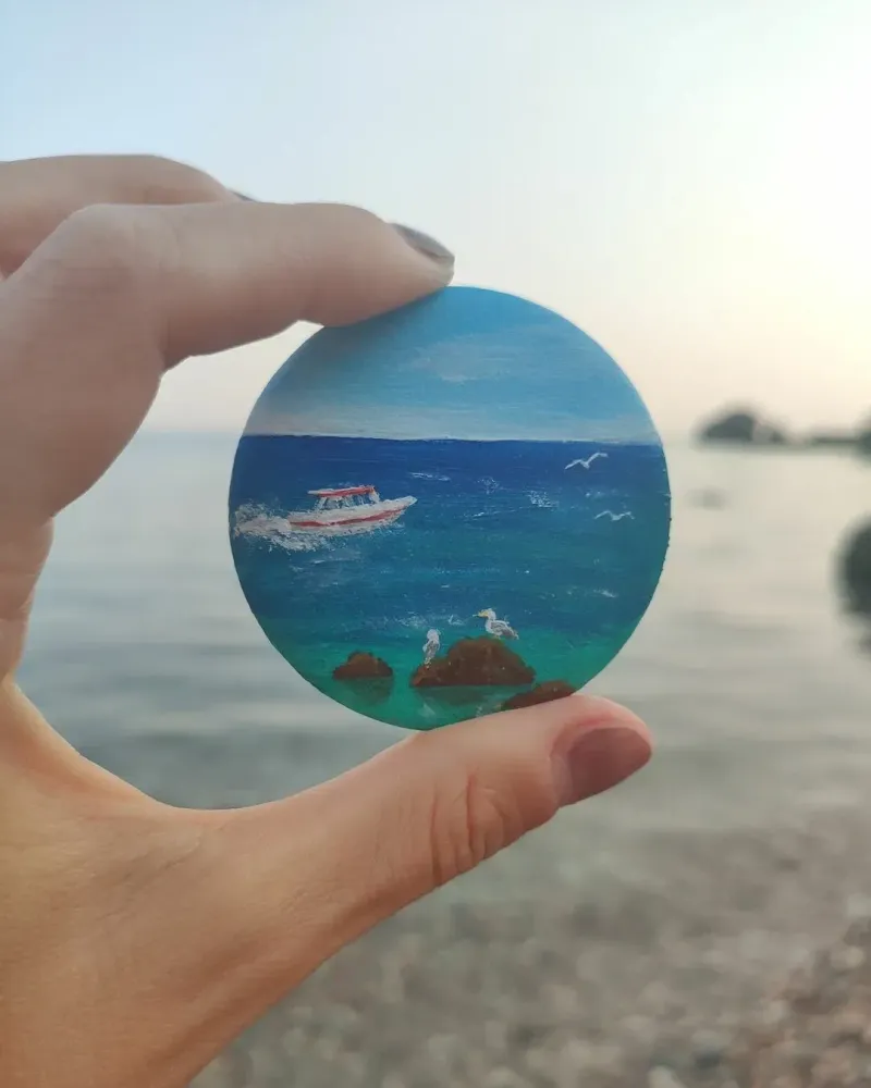 Брошь Катер в море. Миниатюра на Холсте. Морской пейзаж — Брошь