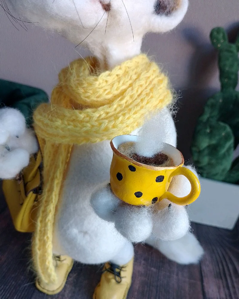 Белая львица. Игрушка из шерсти