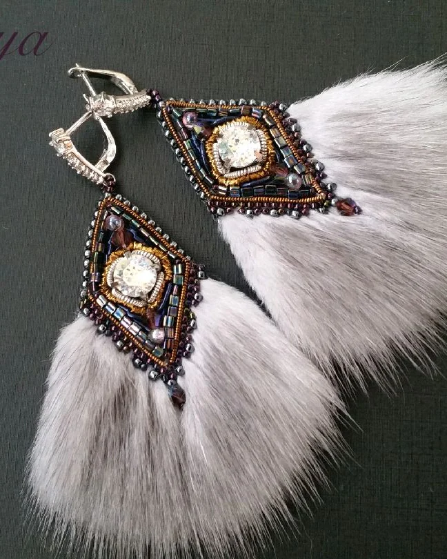 Серьги с мехом,вышитые бисером, кристаллами и жемчугом, коричневый