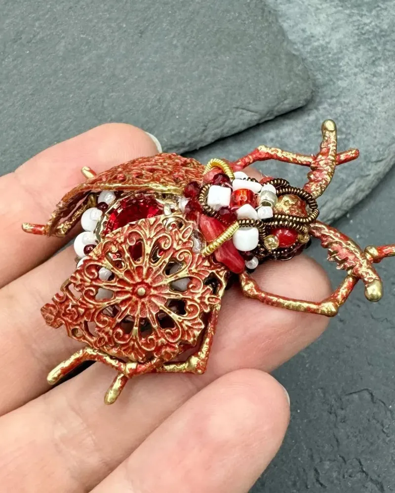 Брошь с кристаллом Сваровски Жук 3d Ажурная Коровка