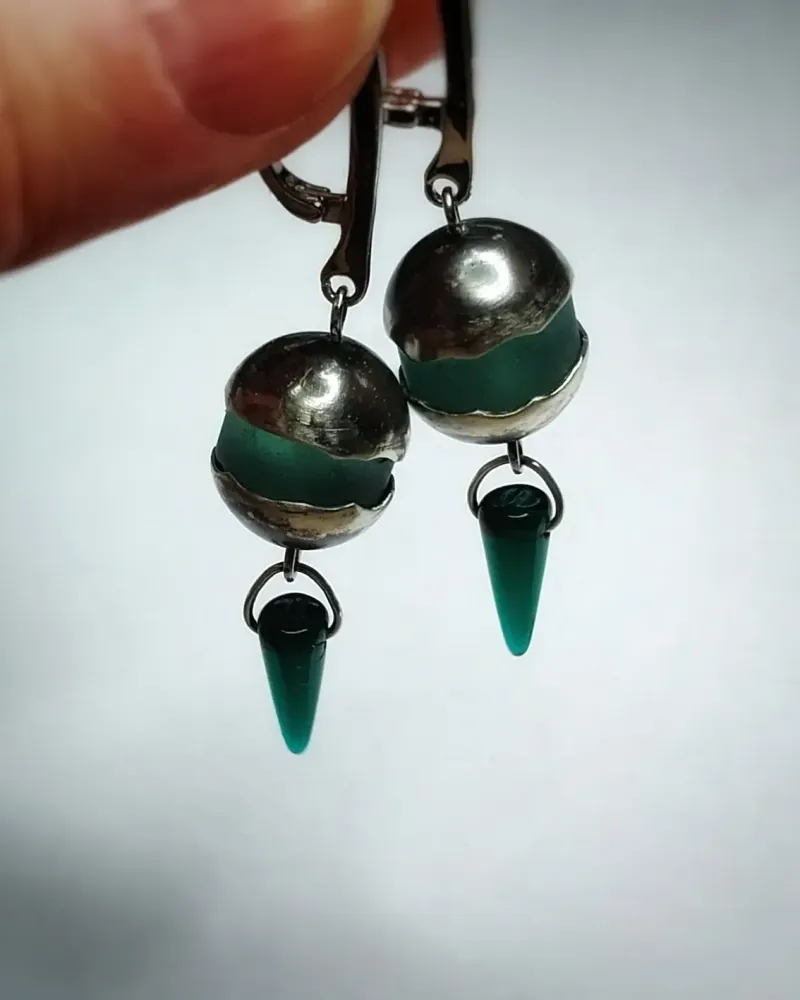 Серьги зелёные из стекла и нейзильбера — Основной