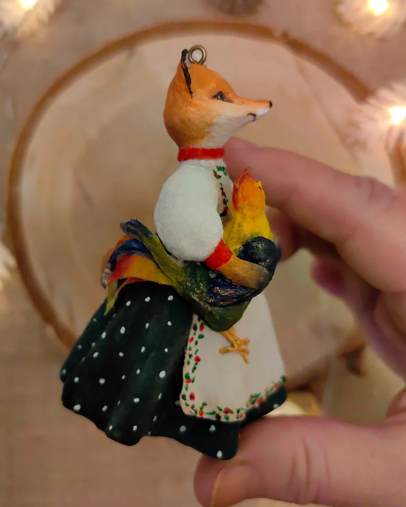 Ватная елочная игрушка Лисичка с петушком