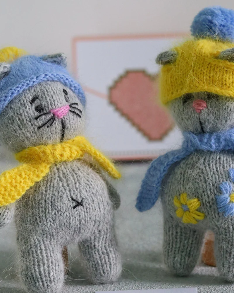 Мартовские коты, Парные вязаные игрушки кот и кошка