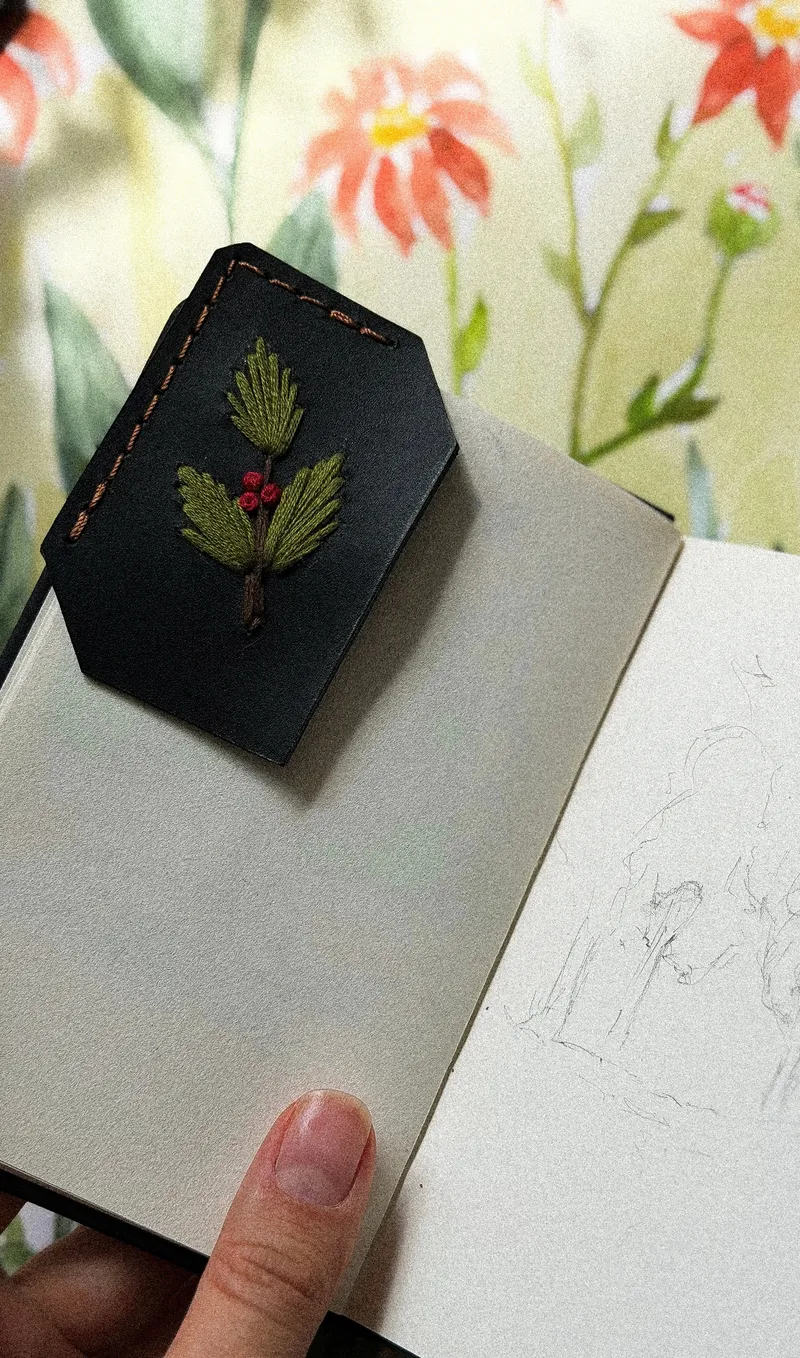 Закладка для книг с ручной вышивкой