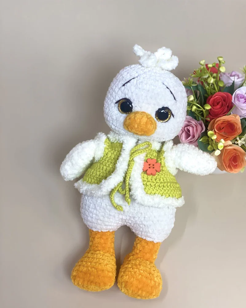 Вязаный белый утёнок амигуруми