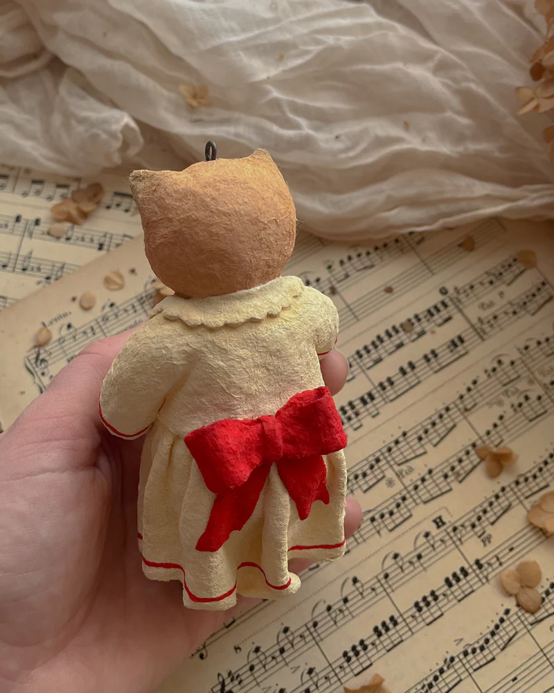 Кошечка с лошадкой из ваты