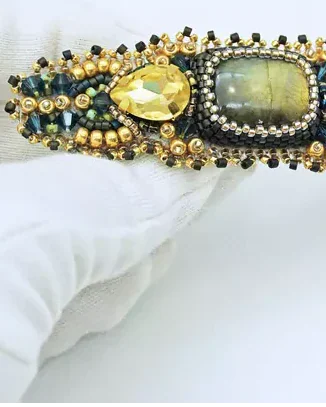 Заколка с лабрадором и Swarovski ручной работы
