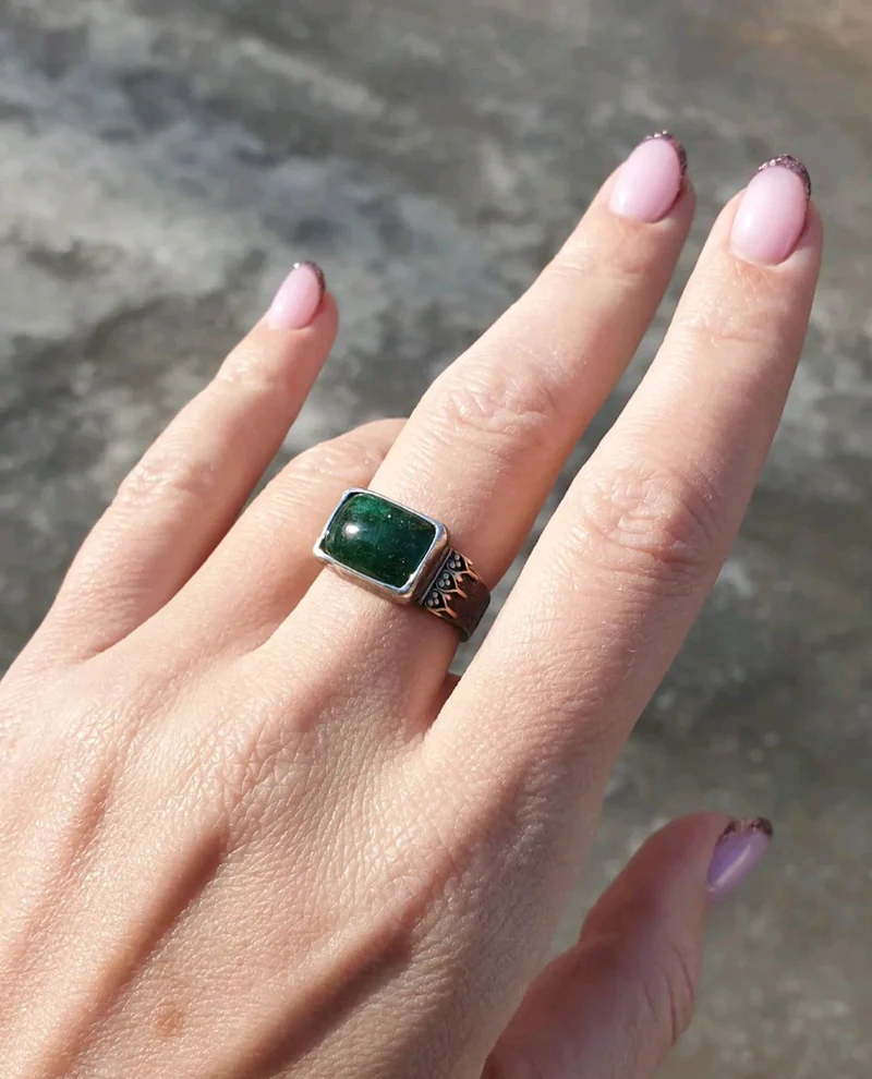 Серебряное кольцо с изумрудом