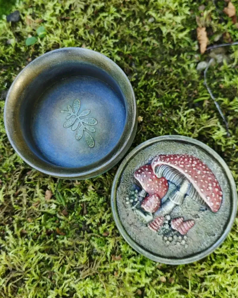 Малая шкатулка с мухоморами