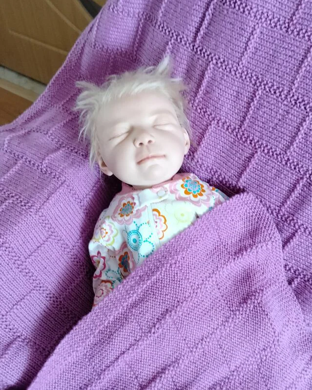Вязаный вручную детский шерстяной плед 100х140 см, сиреневый