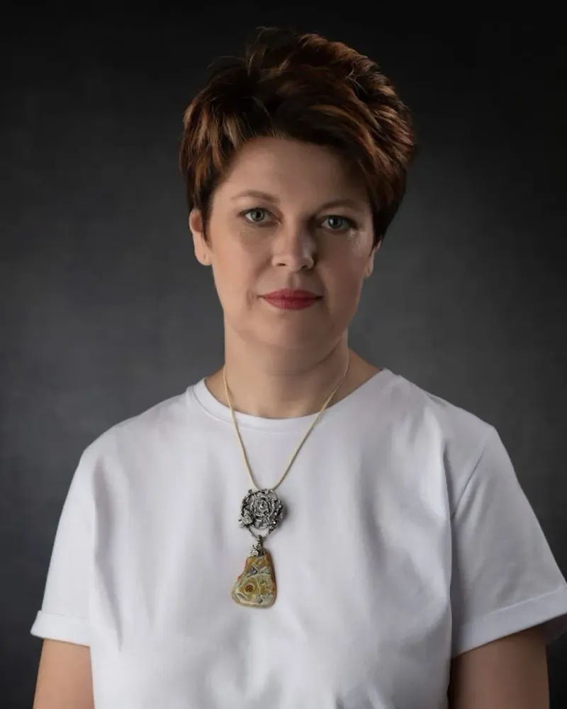 Кулон из латуни с лаковой миниатюрой архаика