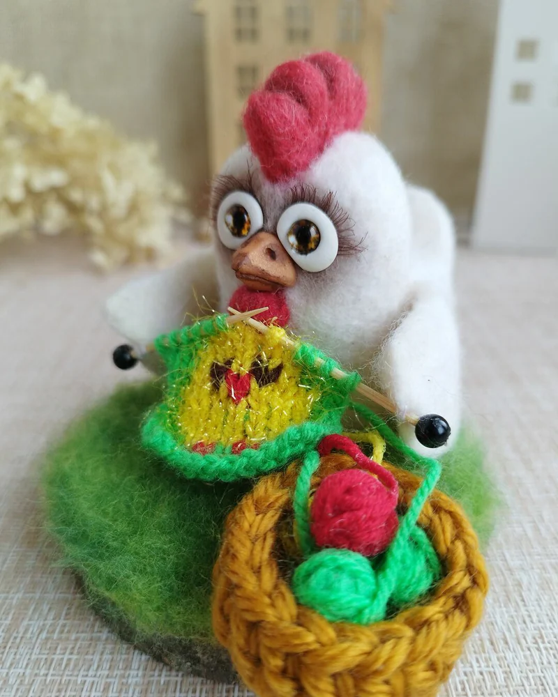 Курица игрушка из шерсти, Войлочная игрушка курочка