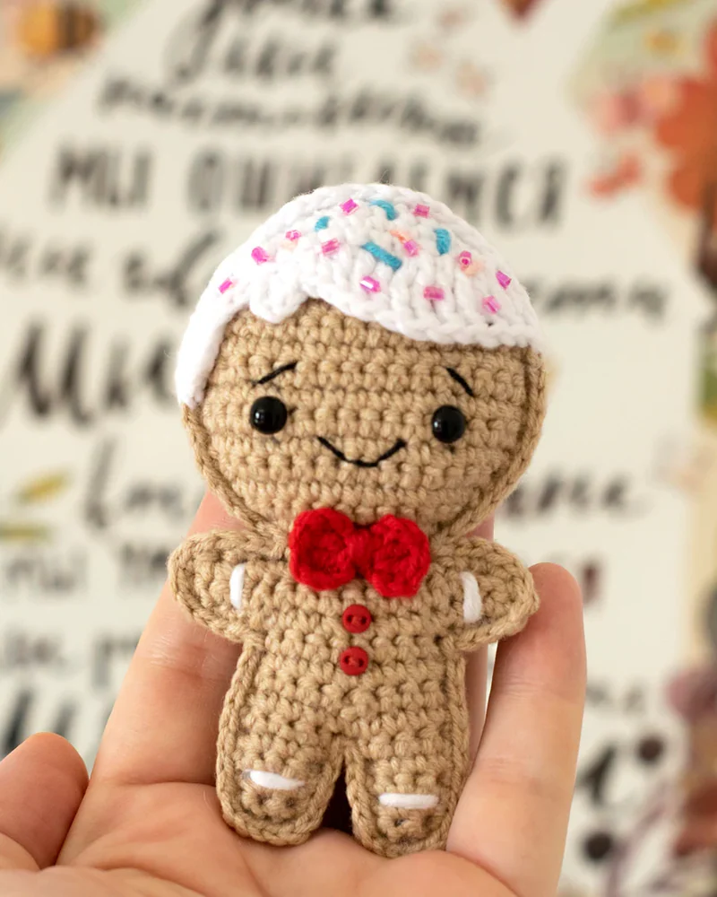 Пряничный человечек печенька вязаная новогодняя игрушка