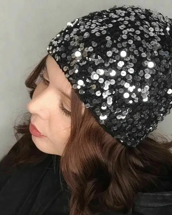 шапочка с пайетками по голове шапка чёрная