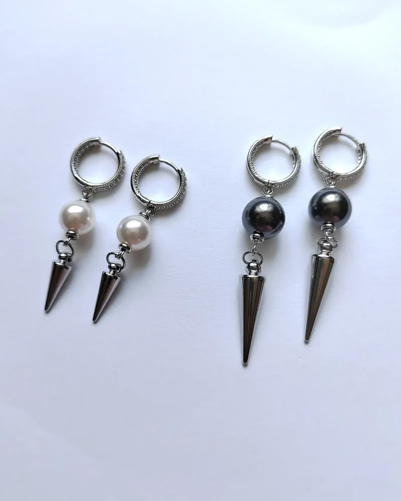 Серьги с жемчугом Swarovski и шипами