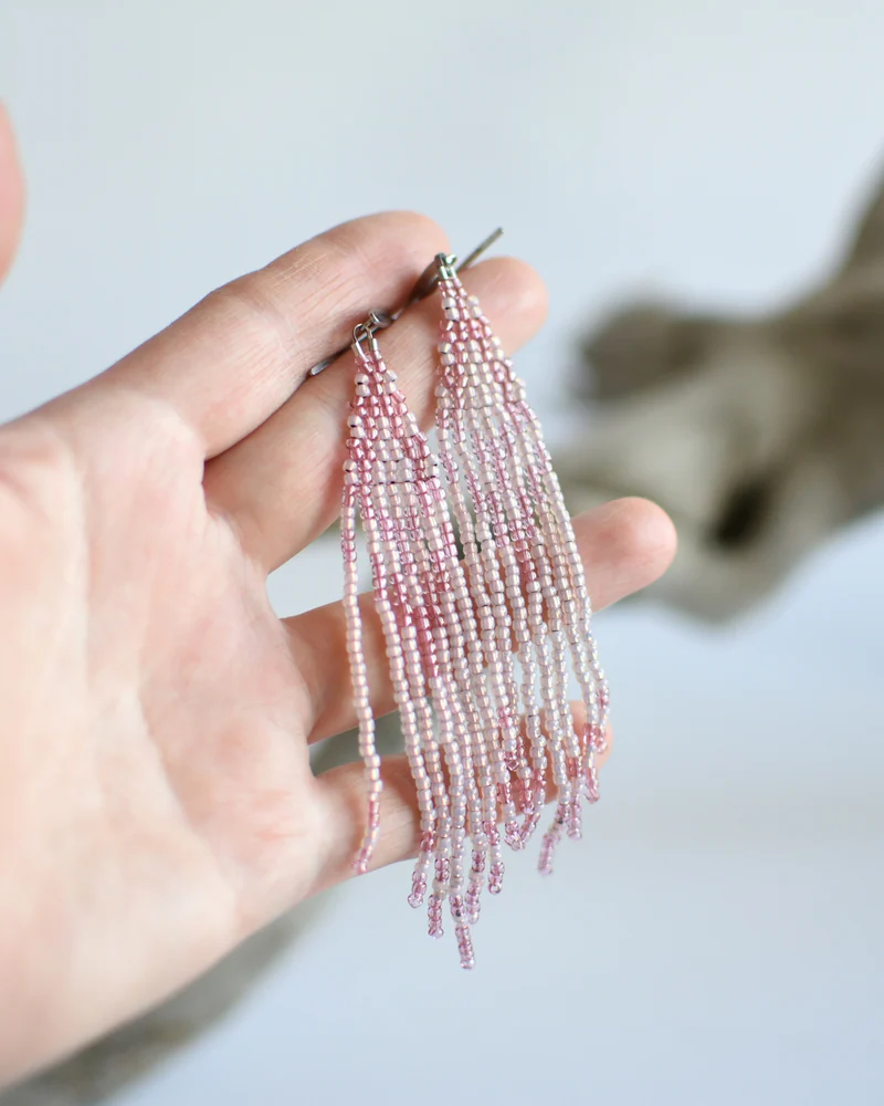 Серьги из бисера с бахромой — Нежно-розовый