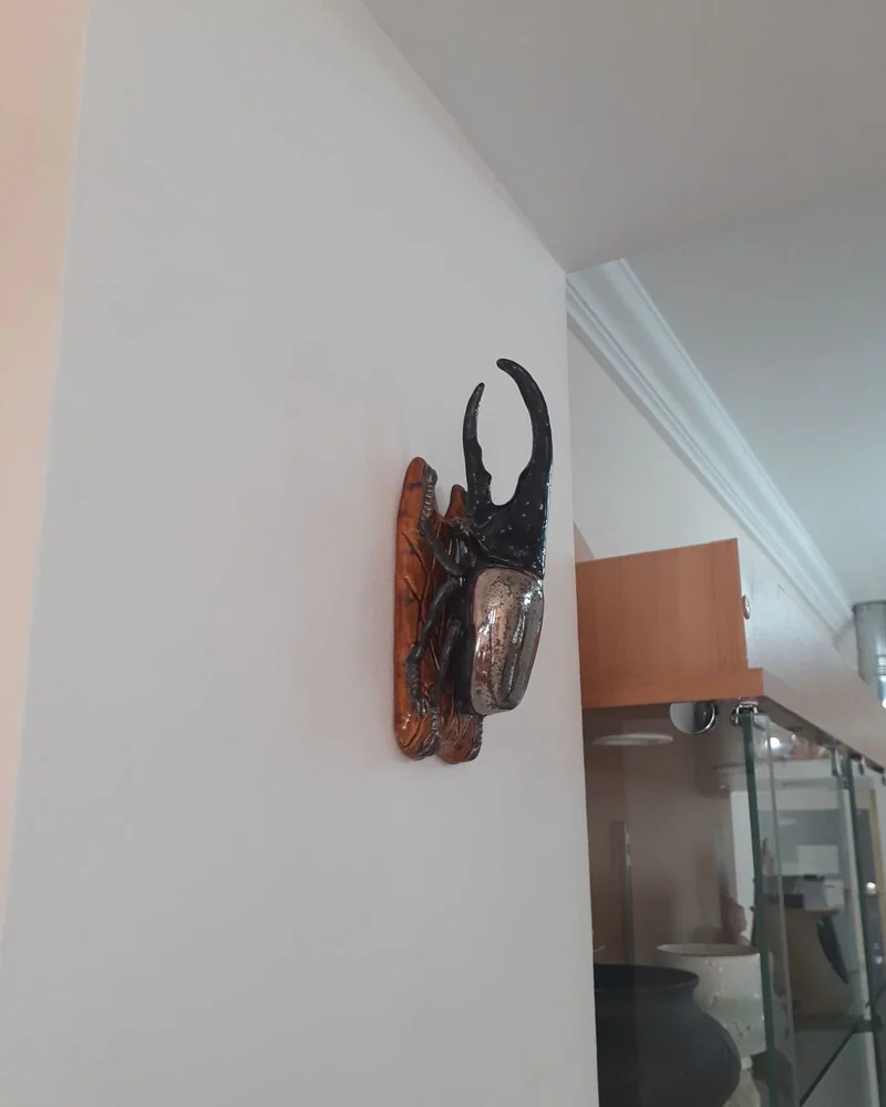 Настенный керамический жук-геркулес
