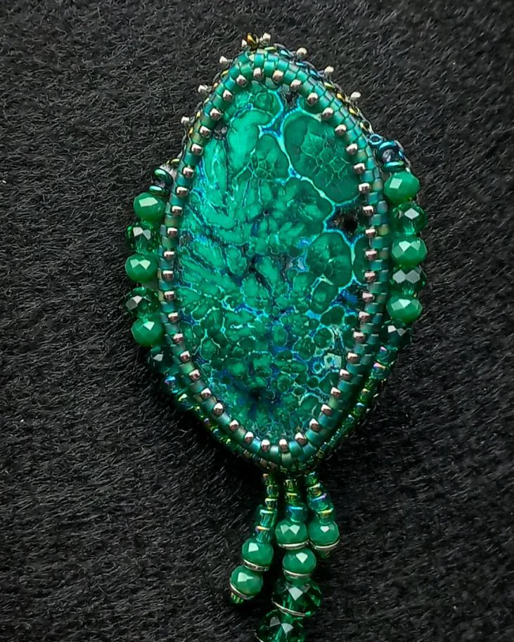 Брошь Тюльпан из хризоколлы бирюзовый зеленый