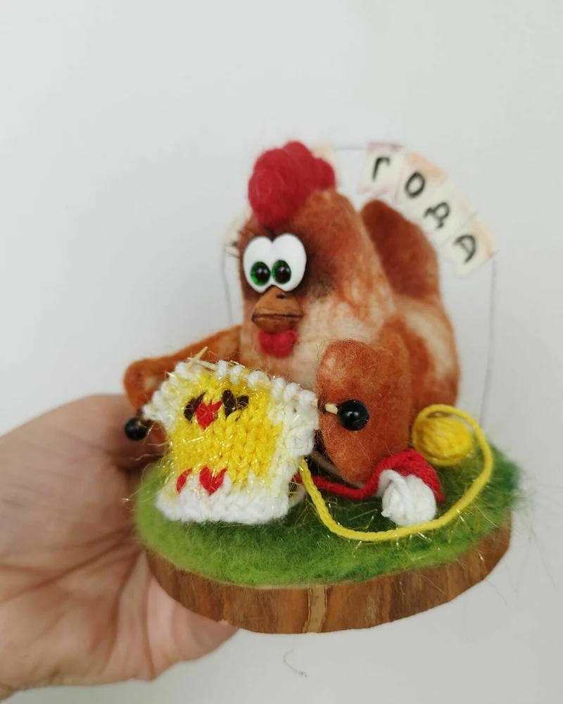 Курица игрушка из шерсти, валяная курочка ряба