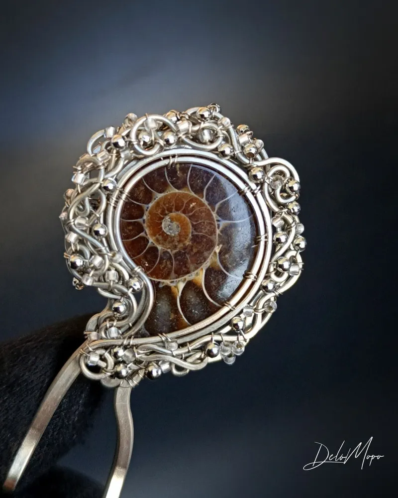 Шпилька с аммонитом "Nautilus" — коричневый