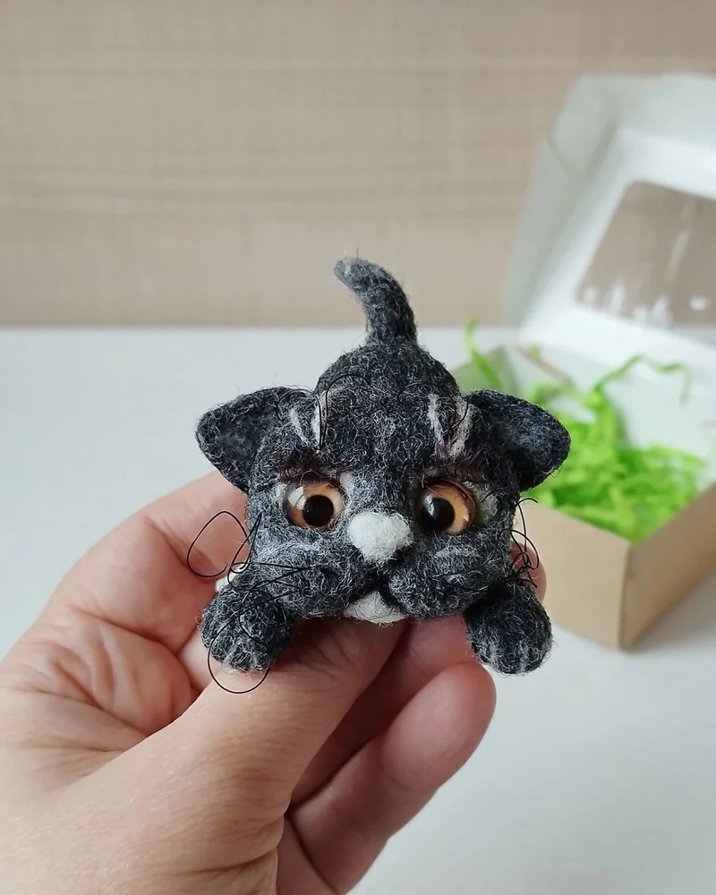 Брошь из шерсти черный кот, брошка валяная, игрушка котик
